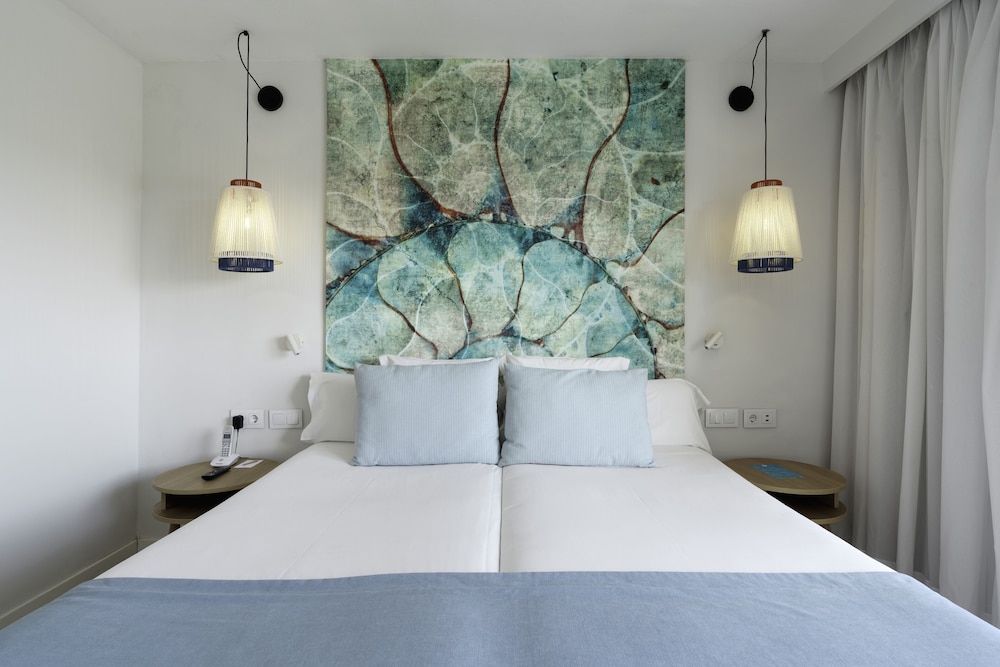 AluaSoul Mallorca Resort - Adults Only - Hyatt Inclusive Collection — Hotel rooms in Cala d´Or, Balearic Islands