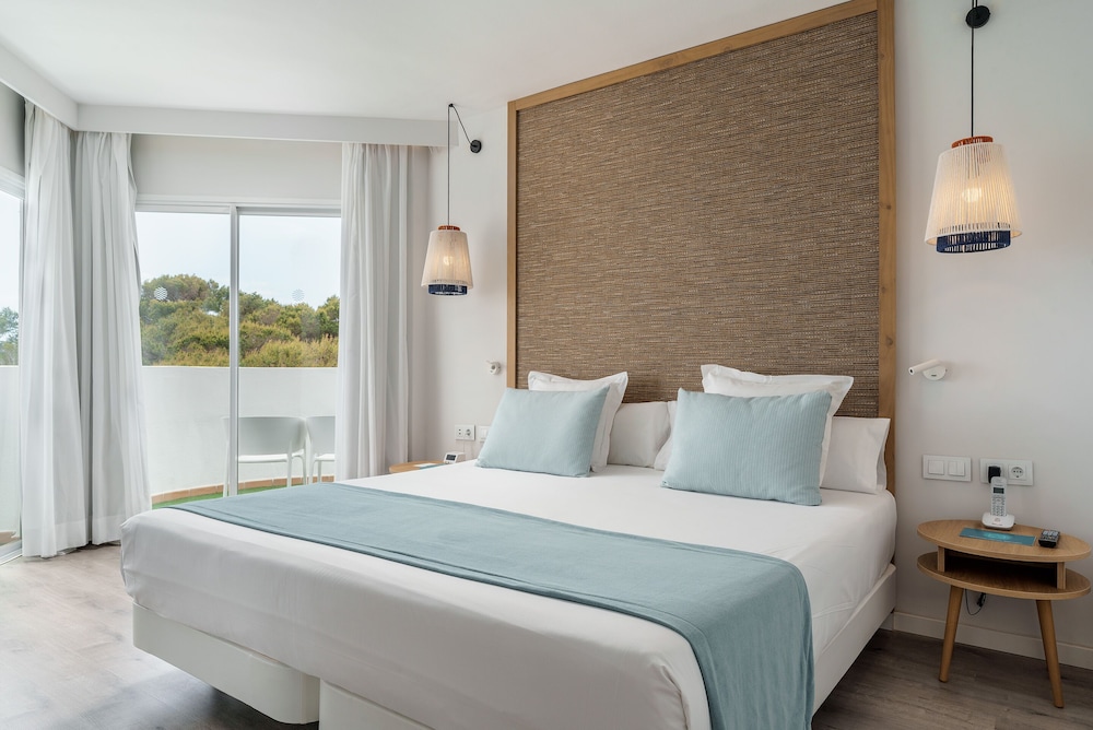 AluaSoul Mallorca Resort - Adults Only - Hyatt Inclusive Collection — Hotel rooms in Cala d´Or, Balearic Islands