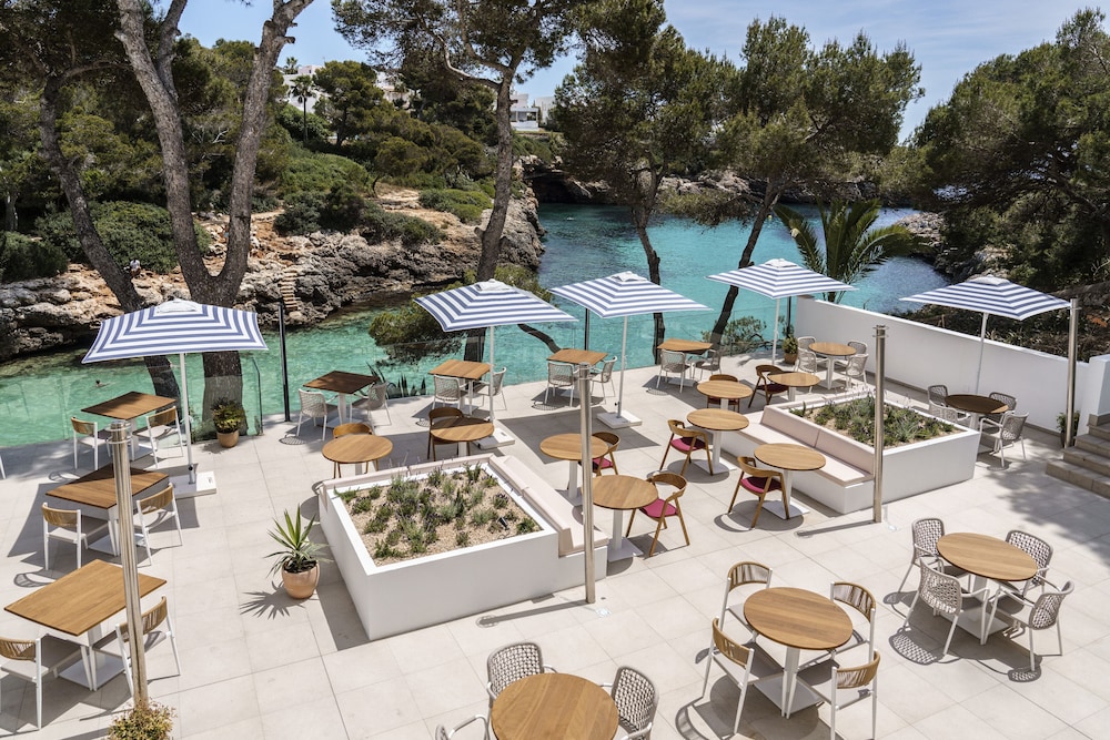AluaSoul Mallorca Resort - Adults Only - Hyatt Inclusive Collection — Restaurant & bars in Cala d´Or, Balearic Islands