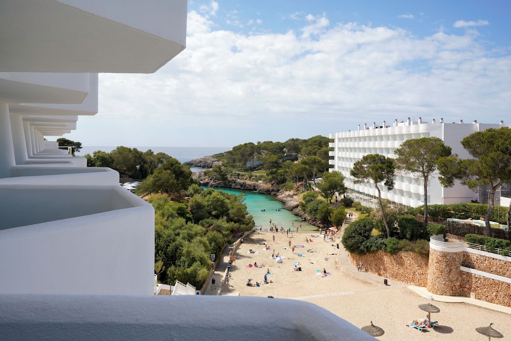 AluaSoul Mallorca Resort - Adults Only - Hyatt Inclusive Collection — Beach in Cala d´Or, Balearic Islands