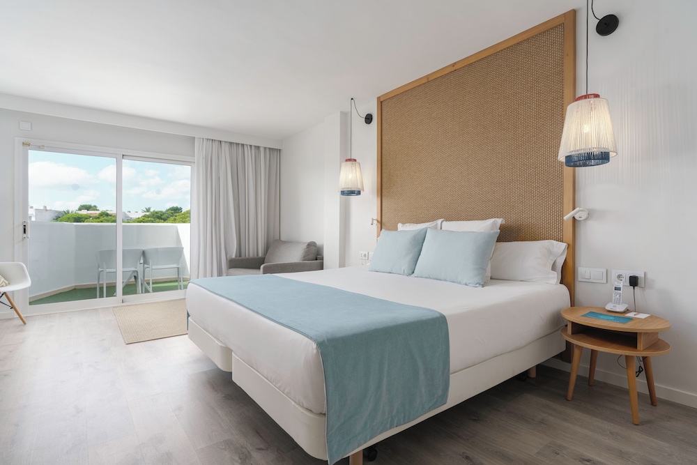 AluaSoul Mallorca Resort - Adults Only - Hyatt Inclusive Collection — Hotel rooms in Cala d´Or, Balearic Islands