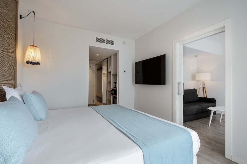 AluaSoul Mallorca Resort - Adults Only - Hyatt Inclusive Collection — Hotel rooms in Cala d´Or, Balearic Islands