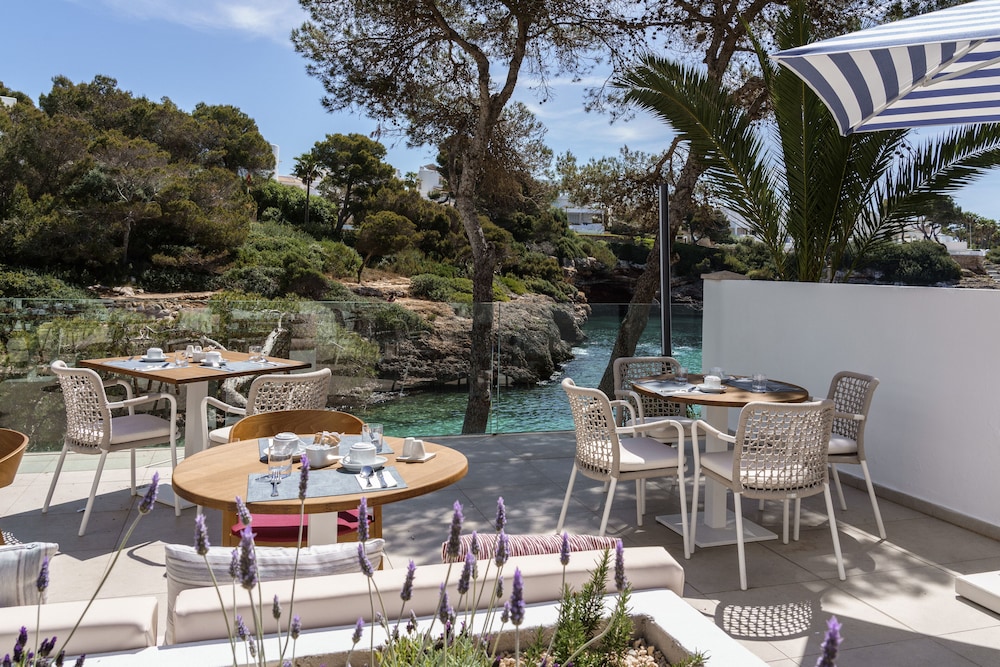 AluaSoul Mallorca Resort - Adults Only - Hyatt Inclusive Collection — Restaurant & bars in Cala d´Or, Balearic Islands