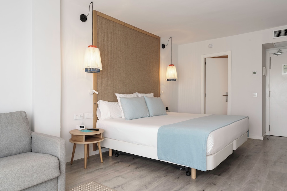 AluaSoul Mallorca Resort - Adults Only - Hyatt Inclusive Collection — Hotel rooms in Cala d´Or, Balearic Islands