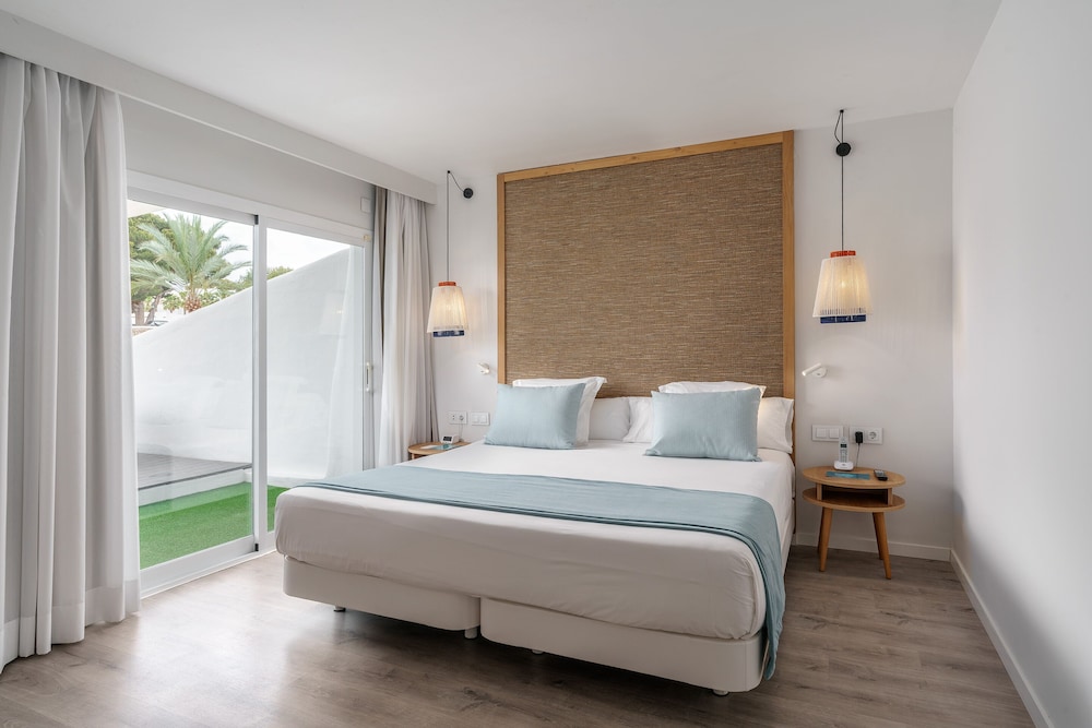 AluaSoul Mallorca Resort - Adults Only - Hyatt Inclusive Collection — Hotel rooms in Cala d´Or, Balearic Islands