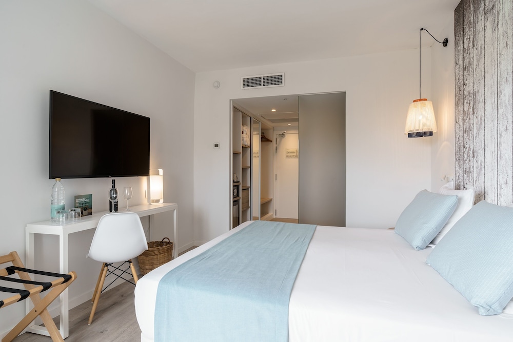 AluaSoul Mallorca Resort - Adults Only - Hyatt Inclusive Collection — Hotel rooms in Cala d´Or, Balearic Islands
