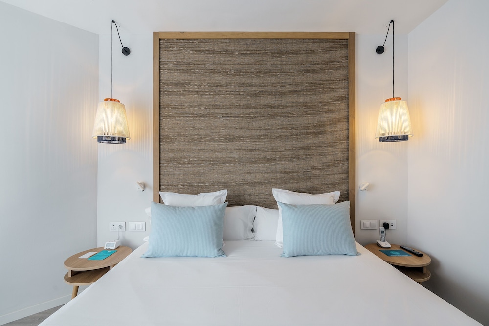 AluaSoul Mallorca Resort - Adults Only - Hyatt Inclusive Collection — Hotel rooms in Cala d´Or, Balearic Islands