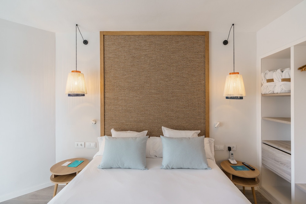 AluaSoul Mallorca Resort - Adults Only - Hyatt Inclusive Collection — Hotel rooms in Cala d´Or, Balearic Islands