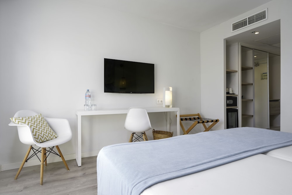 AluaSoul Mallorca Resort - Adults Only - Hyatt Inclusive Collection — Hotel rooms in Cala d´Or, Balearic Islands