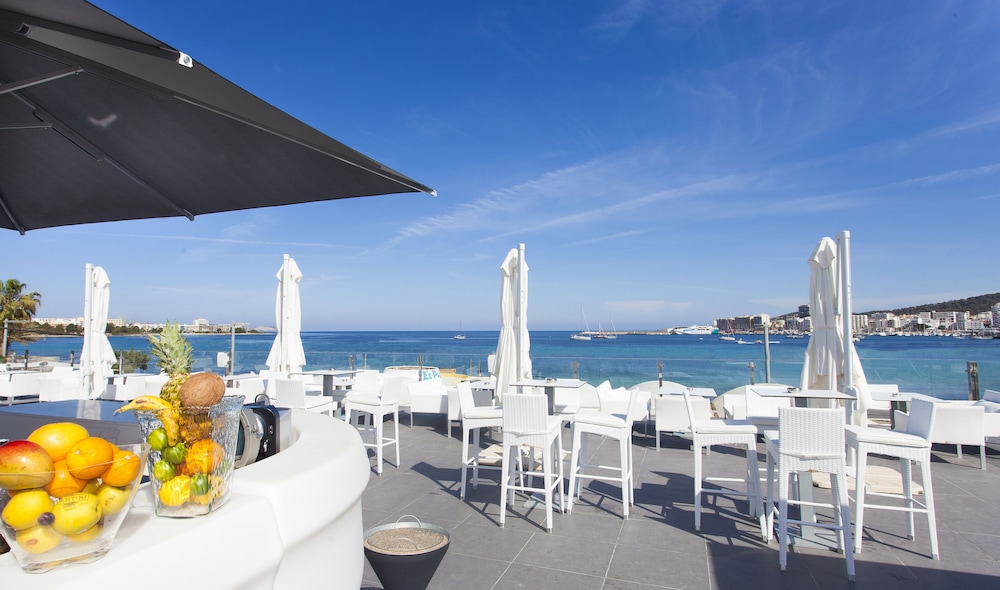 Marina Playa Hotel Apartments by Typic Hotels – Adults Only — Restaurant & bars in San Antonio, Balearic Islands