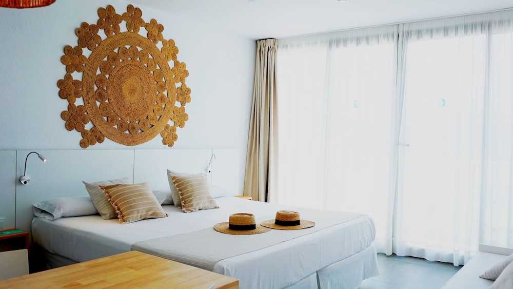 Marina Playa Hotel Apartments by Typic Hotels – Adults Only — Hotel rooms in San Antonio, Balearic Islands