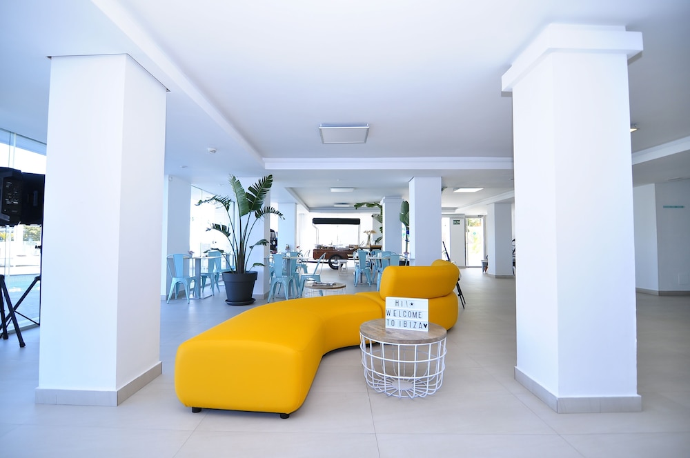 Marina Playa Hotel Apartments by Typic Hotels – Adults Only — Restaurant & bars in San Antonio, Balearic Islands
