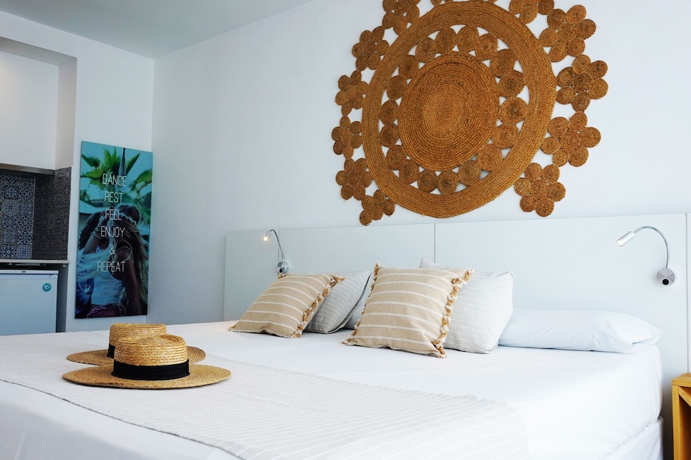 Marina Playa Hotel Apartments by Typic Hotels – Adults Only — Hotel rooms in San Antonio, Balearic Islands