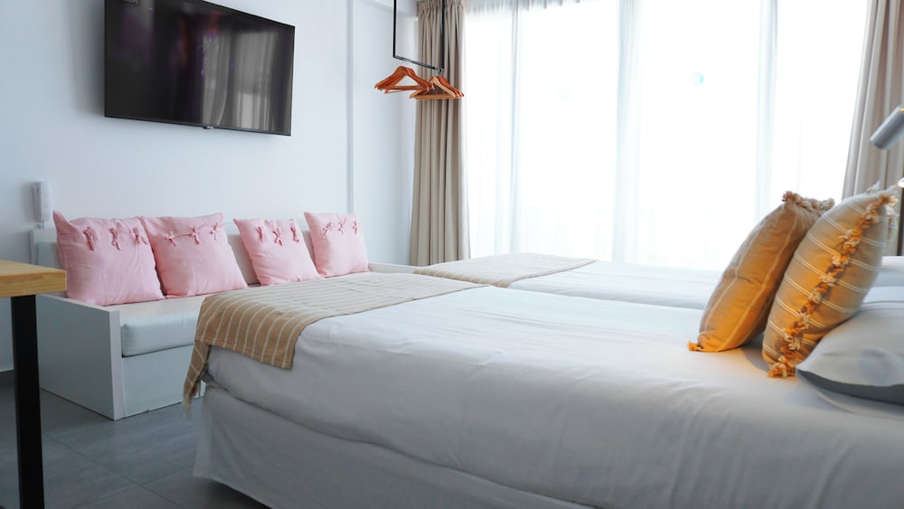Marina Playa Hotel Apartments by Typic Hotels – Adults Only — Hotel rooms in San Antonio, Balearic Islands