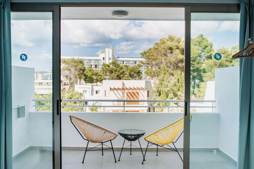 Marina Playa Hotel Apartments by Typic Hotels – Adults Only — Hotel rooms in San Antonio, Balearic Islands