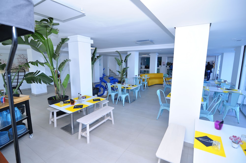 Marina Playa Hotel Apartments by Typic Hotels – Adults Only — Restaurant & bars in San Antonio, Balearic Islands