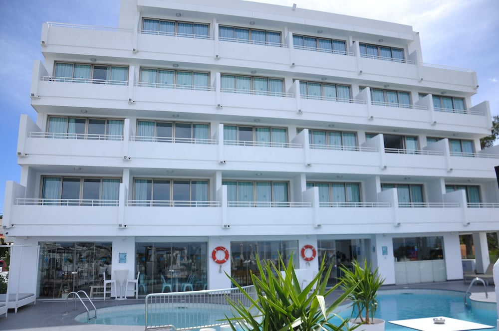 Marina Playa Hotel Apartments by Typic Hotels – Adults Only — Hotel building in San Antonio, Balearic Islands