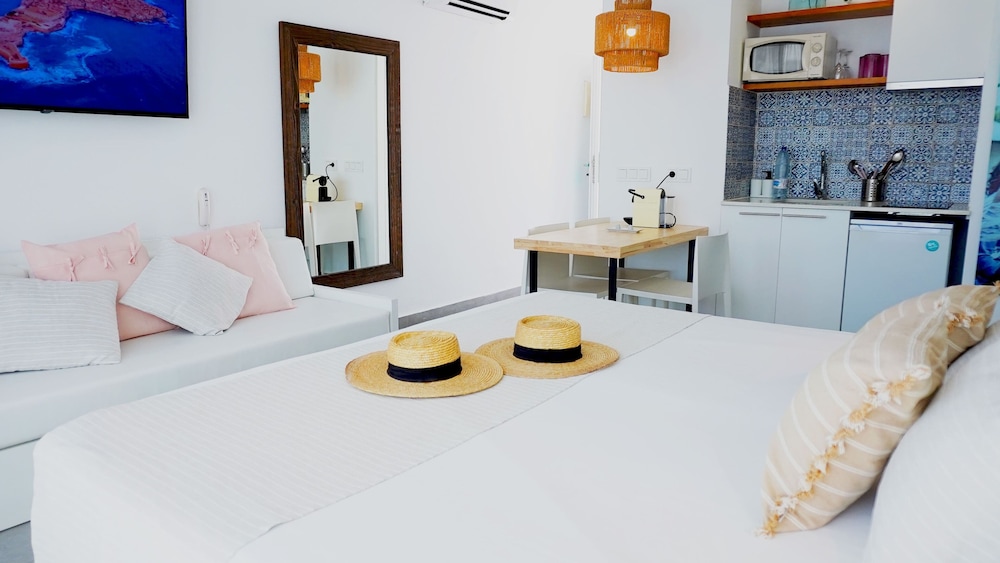 Marina Playa Hotel Apartments by Typic Hotels – Adults Only — Hotel rooms in San Antonio, Balearic Islands