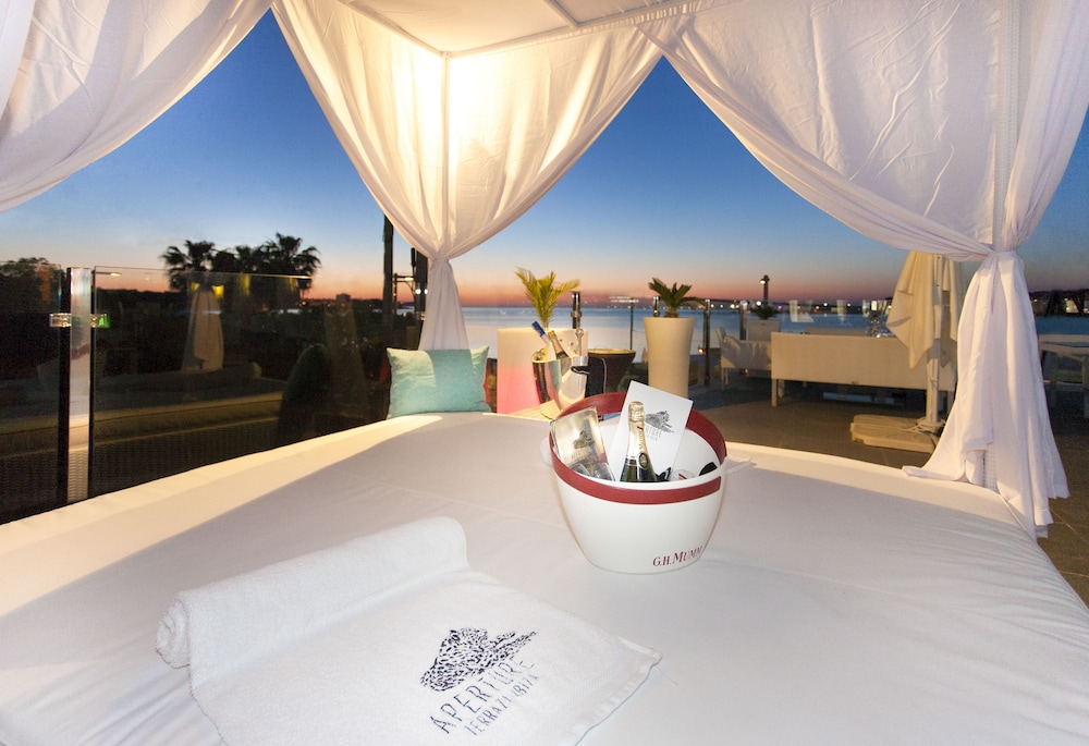 Marina Playa Hotel Apartments by Typic Hotels – Adults Only — Restaurant & bars in San Antonio, Balearic Islands