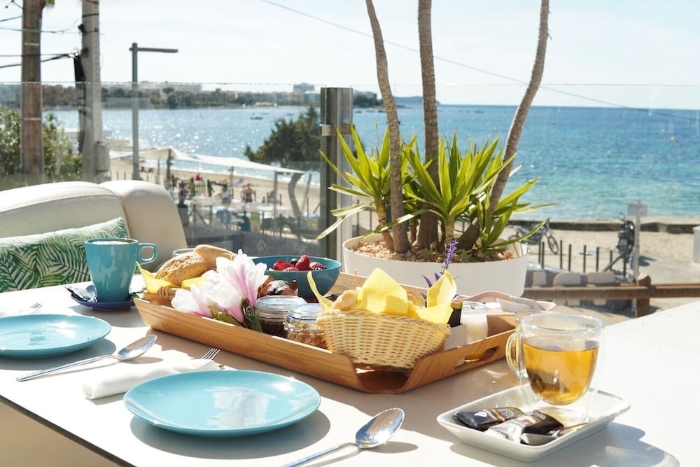 Marina Playa Hotel Apartments by Typic Hotels – Adults Only — Restaurant & bars in San Antonio, Balearic Islands