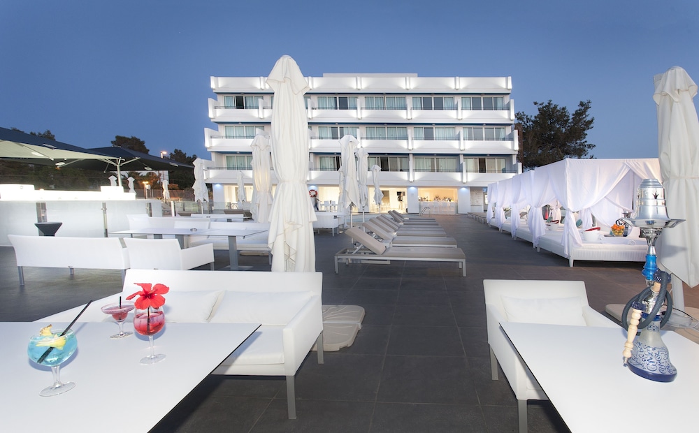Marina Playa Hotel Apartments by Typic Hotels – Adults Only — Hotel building in San Antonio, Balearic Islands
