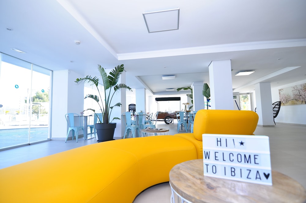 Marina Playa Hotel Apartments by Typic Hotels – Adults Only — Restaurant & bars in San Antonio, Balearic Islands