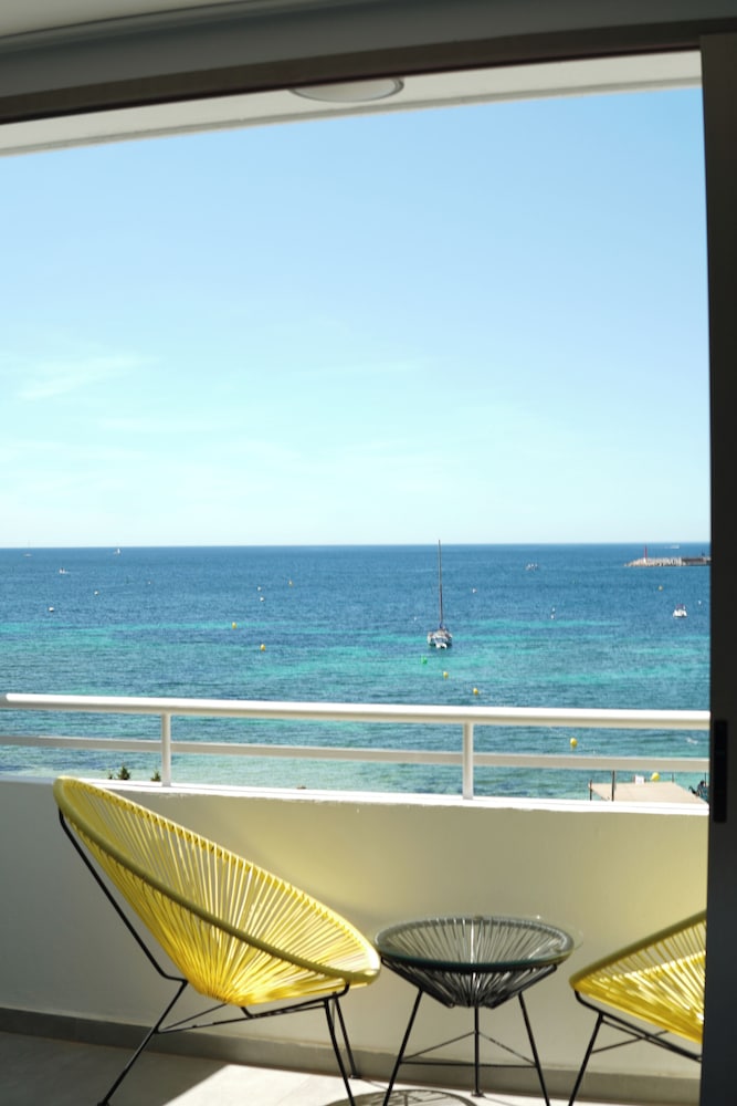 Marina Playa Hotel Apartments by Typic Hotels – Adults Only — Hotel rooms in San Antonio, Balearic Islands