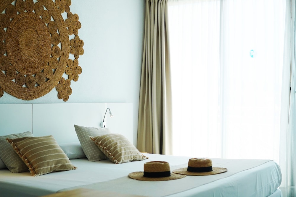 Marina Playa Hotel Apartments by Typic Hotels – Adults Only — Hotel rooms in San Antonio, Balearic Islands