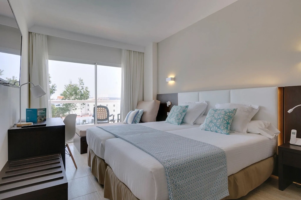 Hotel ILUNION Palmanova Mallorca — Hotel rooms in Magaluf, Balearic Islands