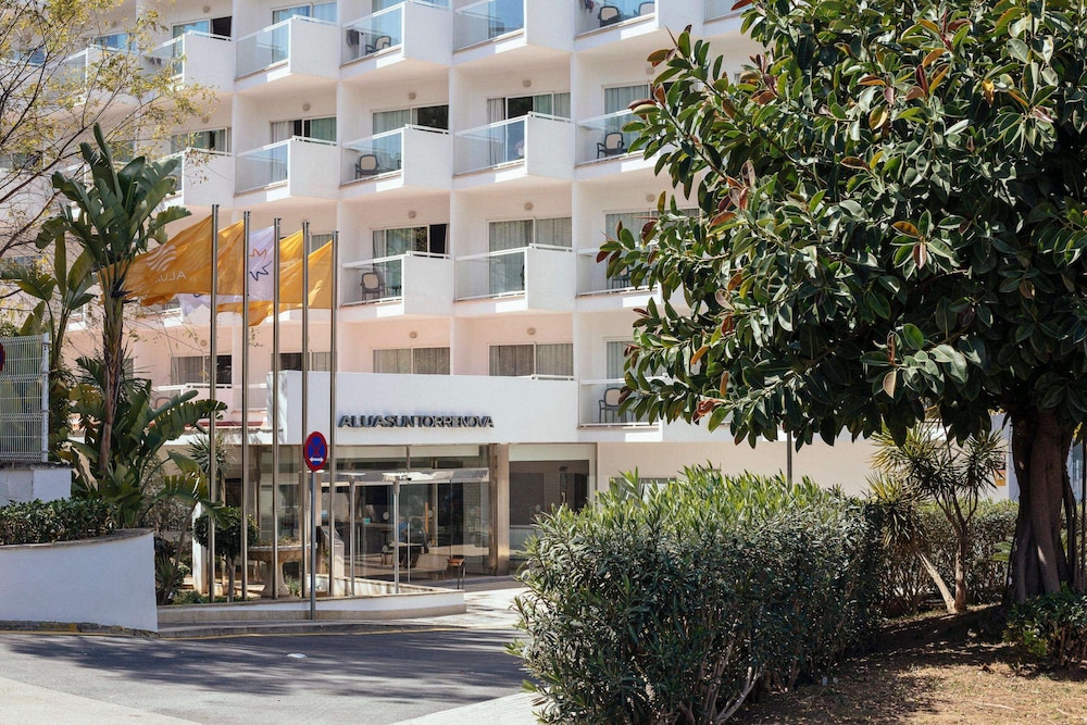 Hotel ILUNION Palmanova Mallorca — Hotel building in Magaluf, Balearic Islands