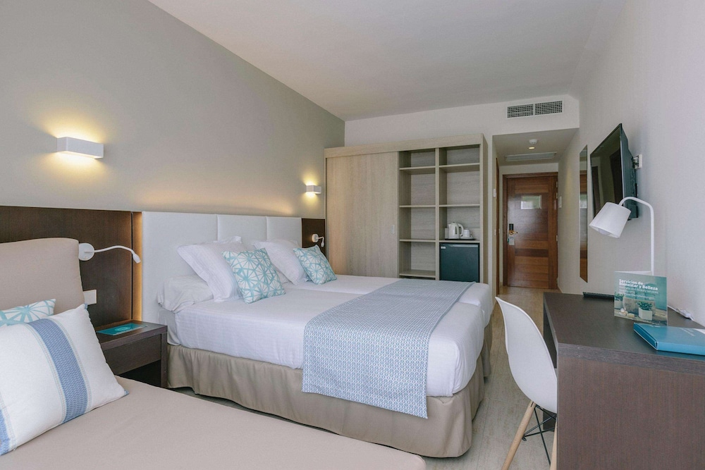 Hotel ILUNION Palmanova Mallorca — Hotel rooms in Magaluf, Balearic Islands