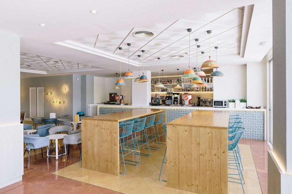Hotel ILUNION Palmanova Mallorca — Restaurant & bars in Magaluf, Balearic Islands
