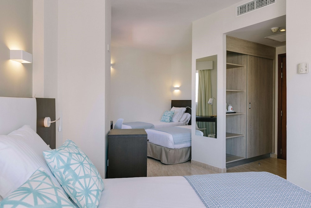 Hotel ILUNION Palmanova Mallorca — Hotel rooms in Magaluf, Balearic Islands