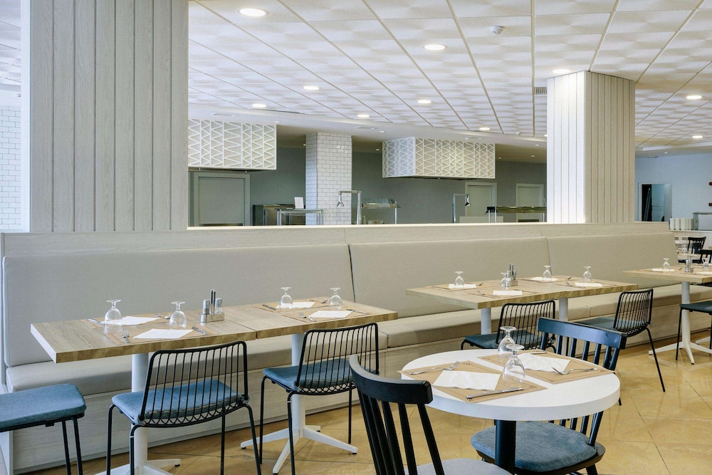 Hotel ILUNION Palmanova Mallorca — Restaurant & bars in Magaluf, Balearic Islands