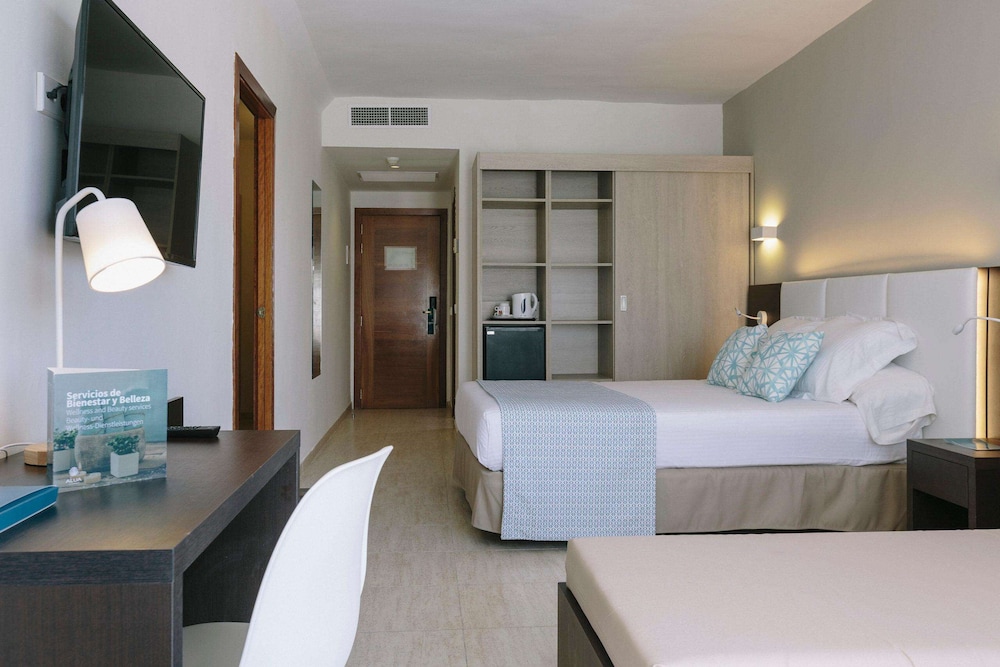 Hotel ILUNION Palmanova Mallorca — Hotel rooms in Magaluf, Balearic Islands