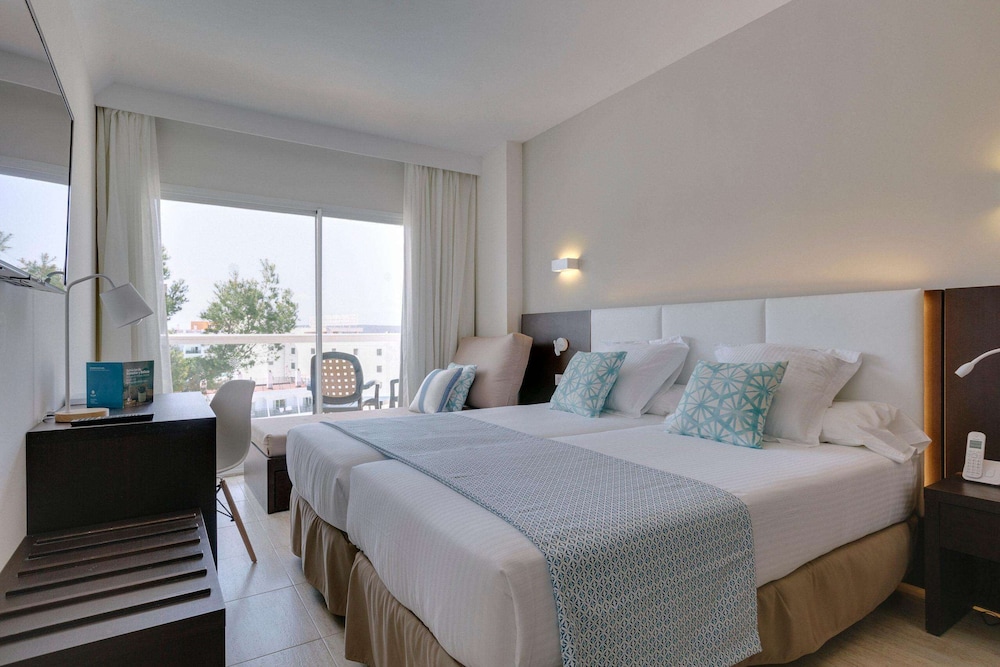 Hotel ILUNION Palmanova Mallorca — Hotel rooms in Magaluf, Balearic Islands