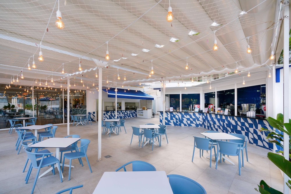 Hotel ILUNION Palmanova Mallorca — Restaurant & bars in Magaluf, Balearic Islands