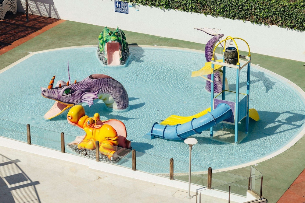 Hotel ILUNION Palmanova Mallorca — Swimming pool in Magaluf, Balearic Islands