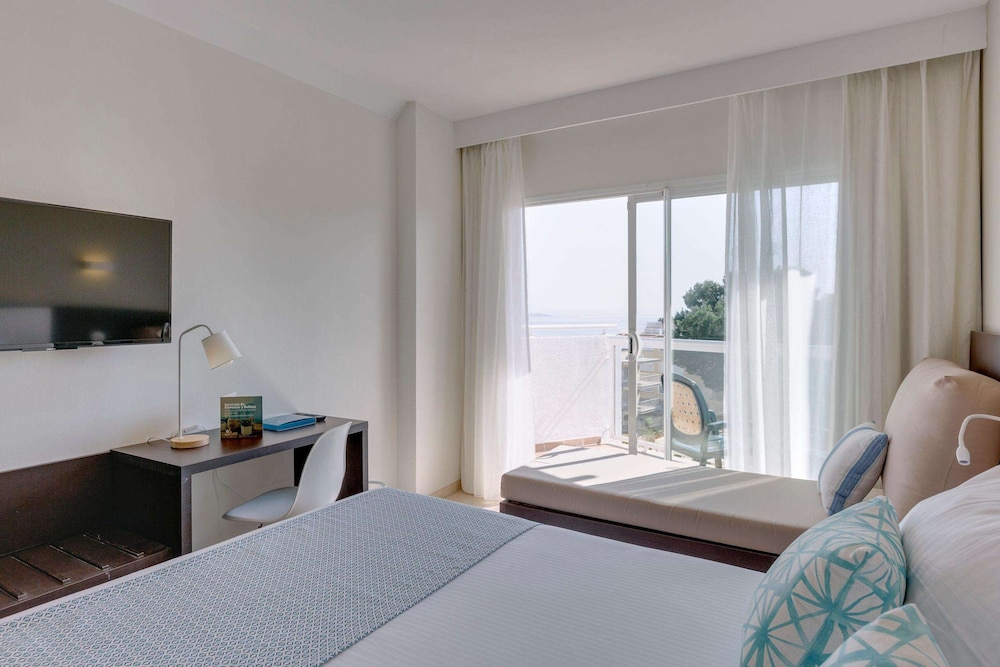Hotel ILUNION Palmanova Mallorca — Hotel rooms in Magaluf, Balearic Islands