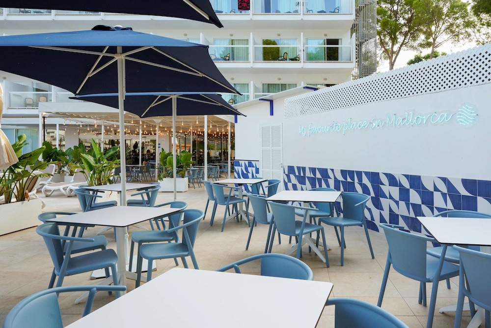 Hotel ILUNION Palmanova Mallorca — Restaurant & bars in Magaluf, Balearic Islands