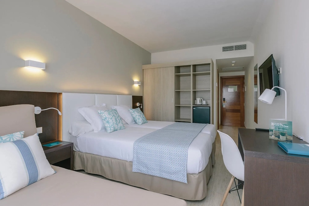 Hotel ILUNION Palmanova Mallorca — Hotel rooms in Magaluf, Balearic Islands