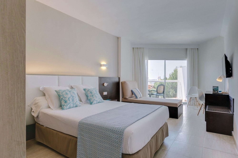 Hotel ILUNION Palmanova Mallorca — Hotel rooms in Magaluf, Balearic Islands