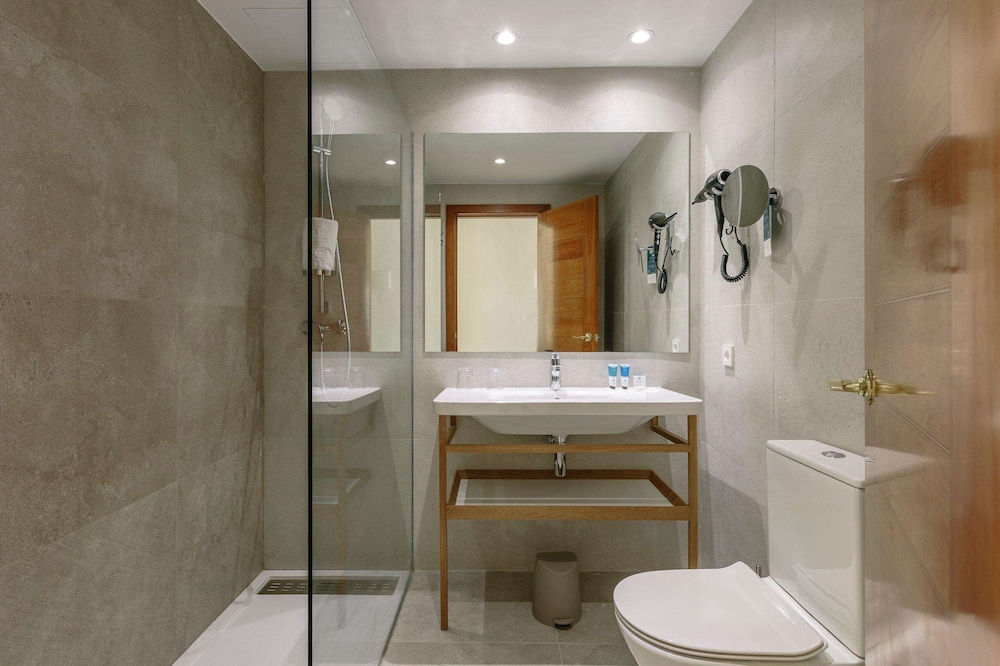 Hotel ILUNION Palmanova Mallorca — Hotel rooms in Magaluf, Balearic Islands