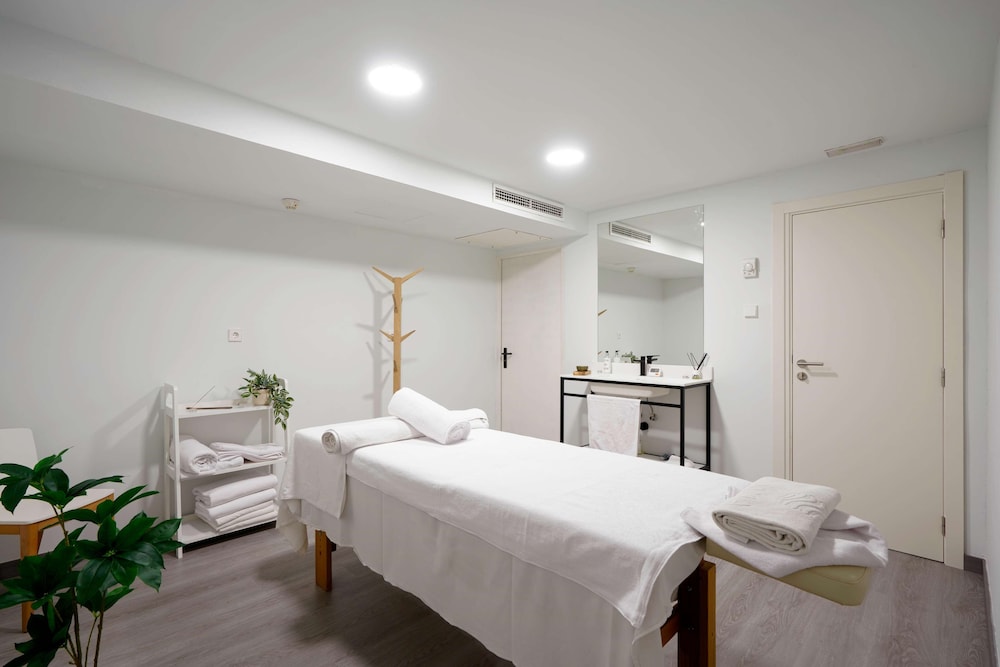 Hotel ILUNION Palmanova Mallorca — Hotel rooms in Magaluf, Balearic Islands
