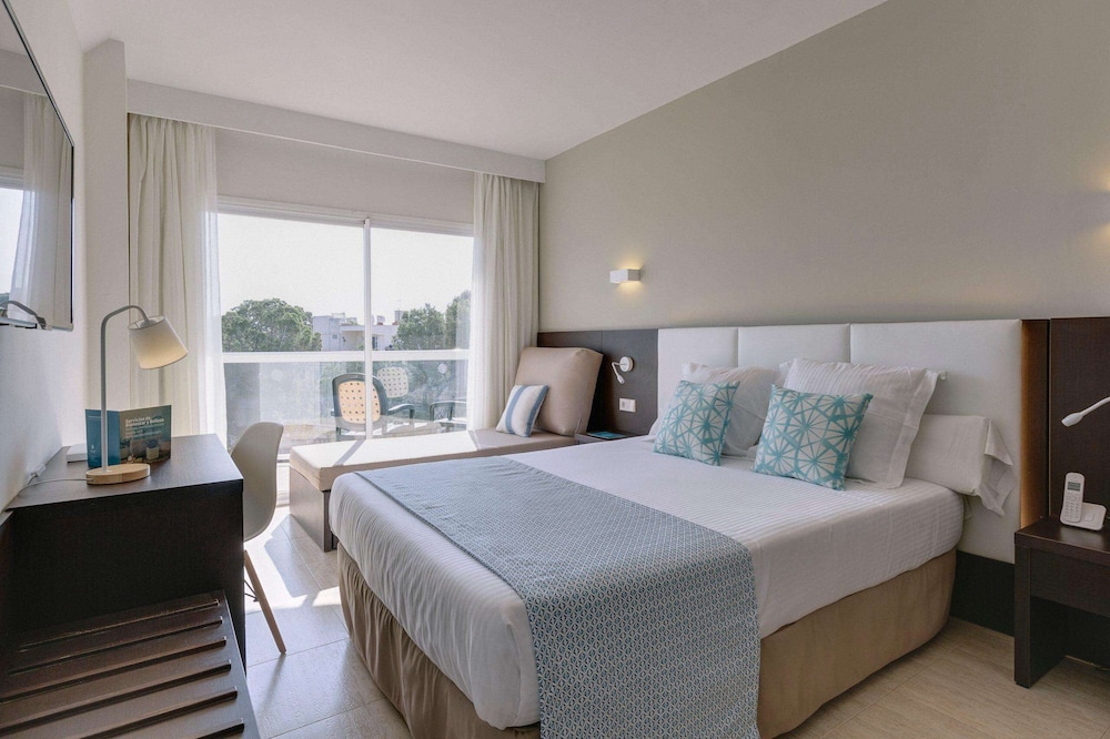 Hotel ILUNION Palmanova Mallorca — Hotel rooms in Magaluf, Balearic Islands