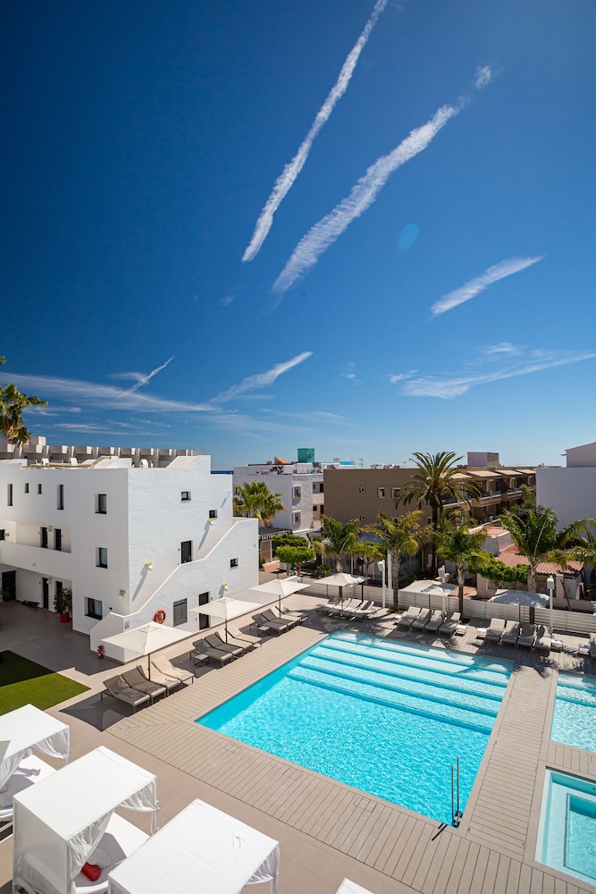 Migjorn Ibiza Suites & Spa — Swimming pool in Playa d'en Bossa, Balearic Islands
