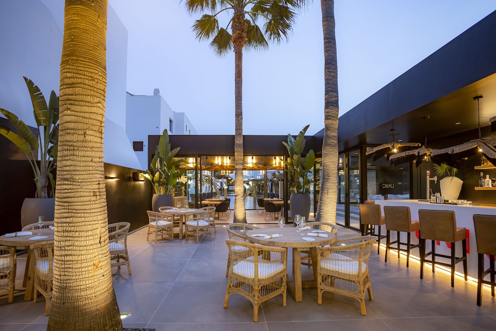 Migjorn Ibiza Suites & Spa — Restaurant & bars in Playa d'en Bossa, Balearic Islands