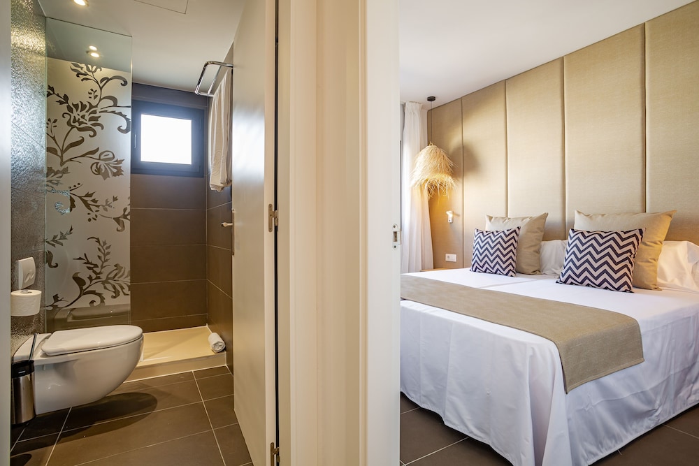 Migjorn Ibiza Suites & Spa — Hotel rooms in Playa d'en Bossa, Balearic Islands