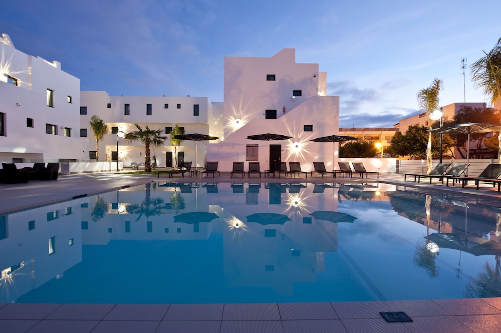 Migjorn Ibiza Suites & Spa — Swimming pool in Playa d'en Bossa, Balearic Islands