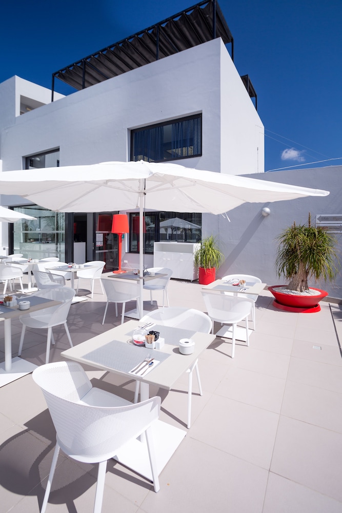 Migjorn Ibiza Suites & Spa — Restaurant & bars in Playa d'en Bossa, Balearic Islands